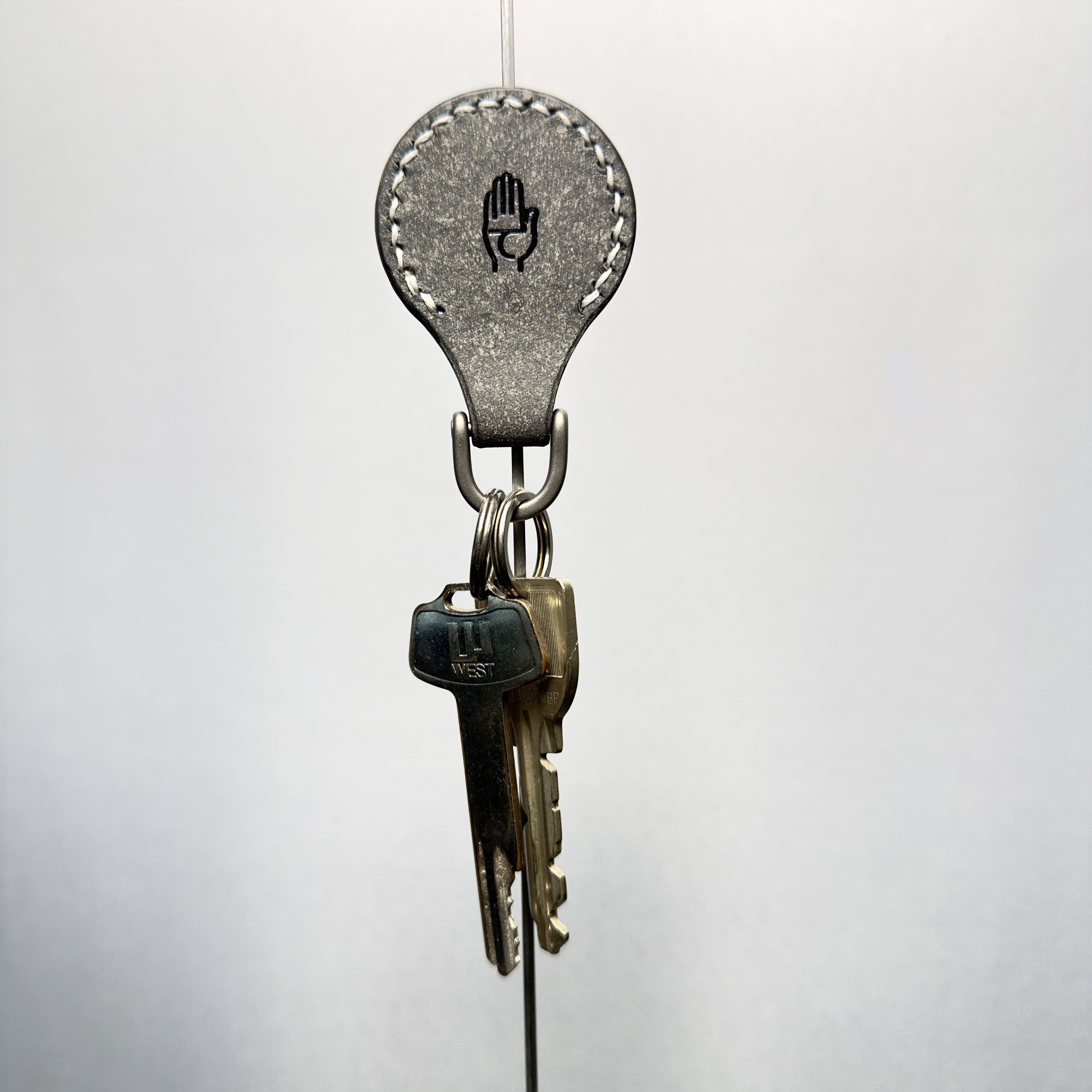 RECYCLED LEATHER KEYCHAIN – TAKES HANDS by TAKE HANAFUSA