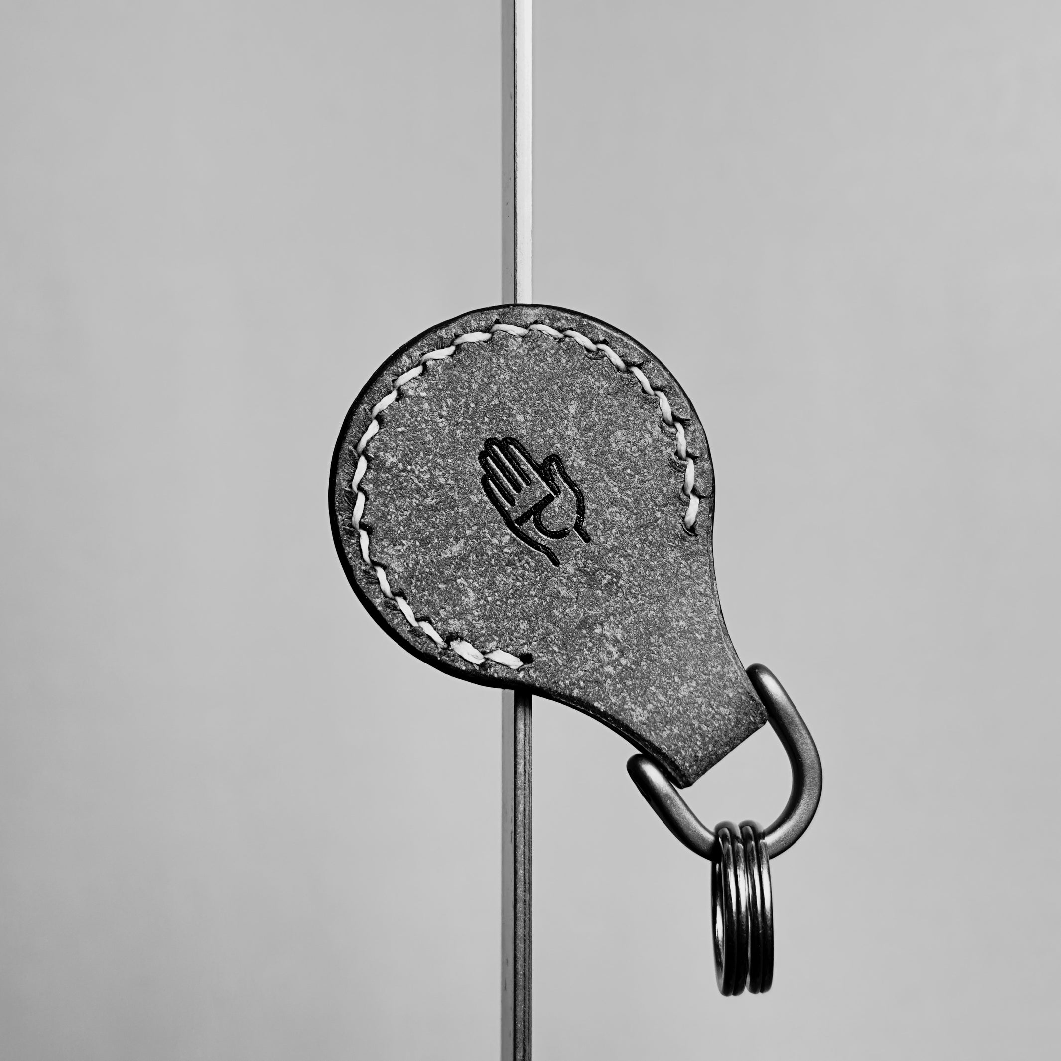 RECYCLED LEATHER KEYCHAIN – TAKES HANDS by TAKE HANAFUSA
